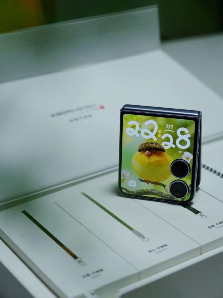 Xiaomi MIX Flip