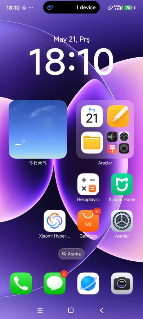 Главный экран HyperOS 3.1 с виджетами и фиолетовыми обоями на смартфоне Xiaomi