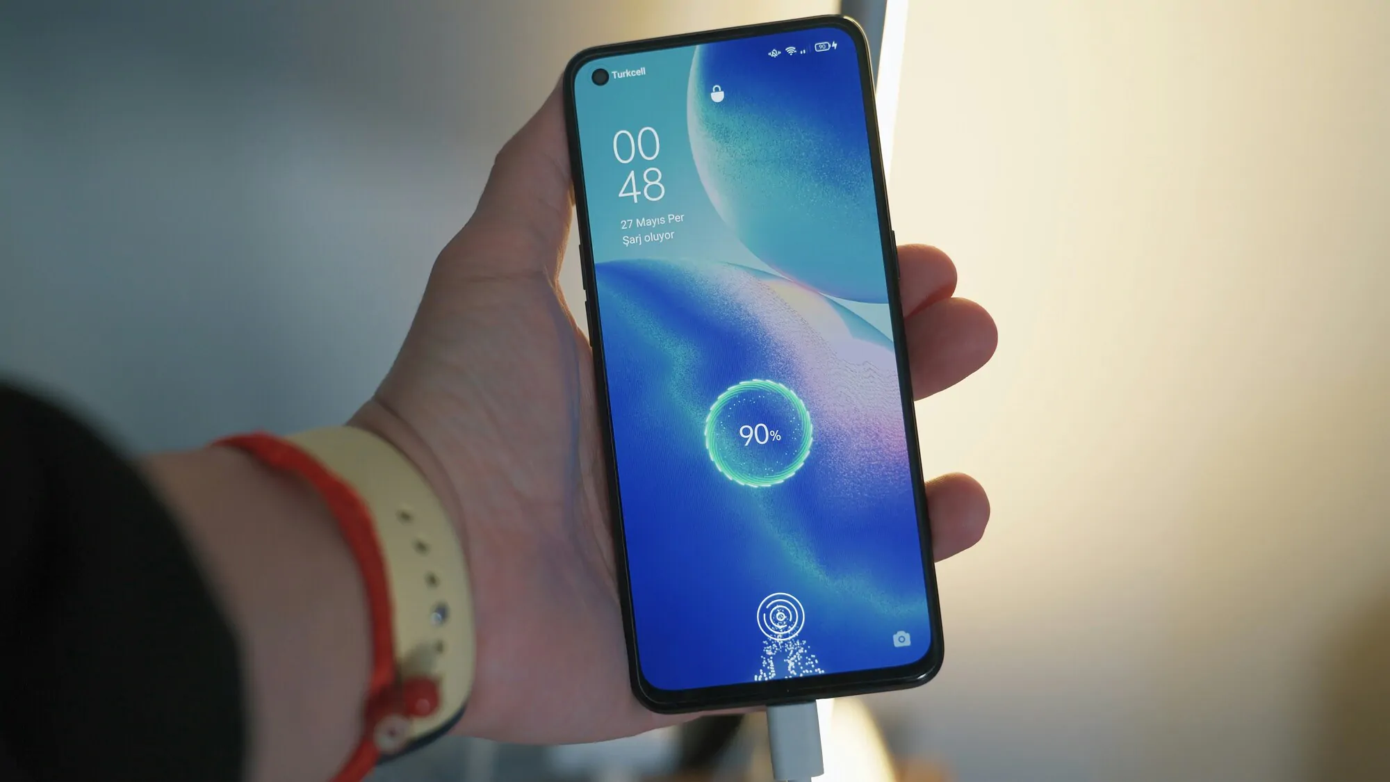 уровень заряда батареи влияет на скорость смартфона