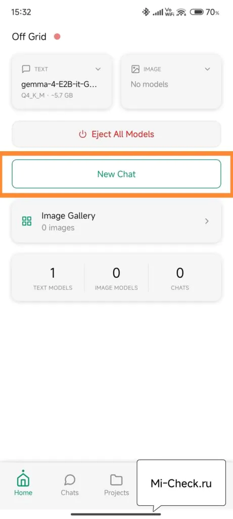 Главный экран приложения Off Grid — Private AI Chat: выбор текстовой модели (gemma-4-E2B-it-G…), кнопка запуска чата (New Chat), статистика моделей и чатов, опция удаления моделей (Eject All Models)